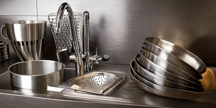 Stainless steel is frequently employed in everyday life, including the food and beverage industry, medical machinery, and home decoration